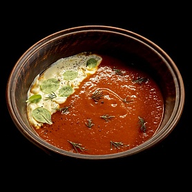 Томатный суп- с муссом из пармезана